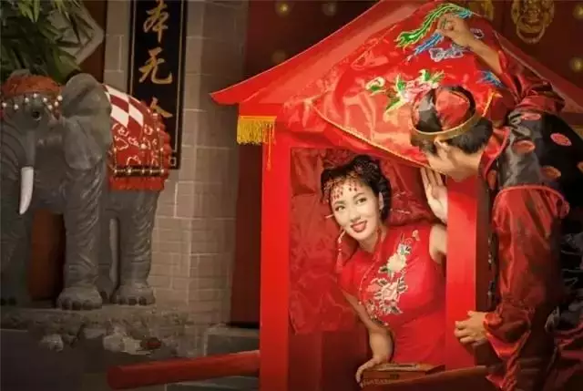 1、男七月蛇跟女正月羊婚配:屬蛇男年與屬羊女年相配