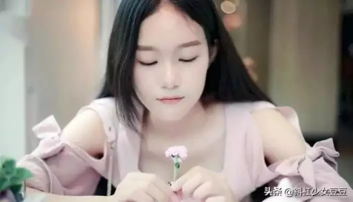 打動女孩子哭的真心話字：求一封感動到哭的情書，