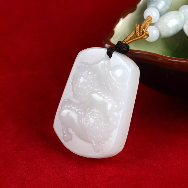 屬牛適合戴哪個屬相的掛墜：屬牛生肖帶什麼吉祥物手鏈與吊墜