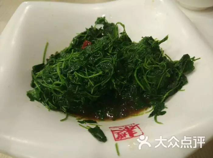 3、帶草字頭和三點水的男孩名字:牛男孩草字頭和三點水吉利的名字