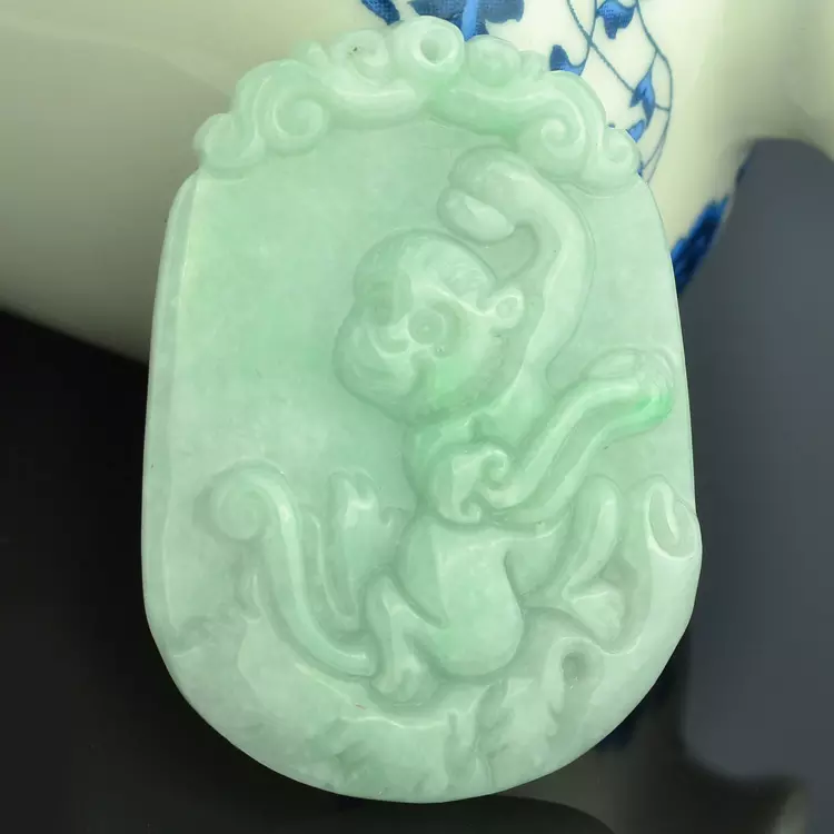 5、屬蛇的戴玉好還是金:屬蛇的人應該佩戴什麼玉？