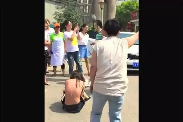 4、原配找小三麻煩小三該怎麼辦:我做了小三還生了孩子！原配找來我該怎麼辦？