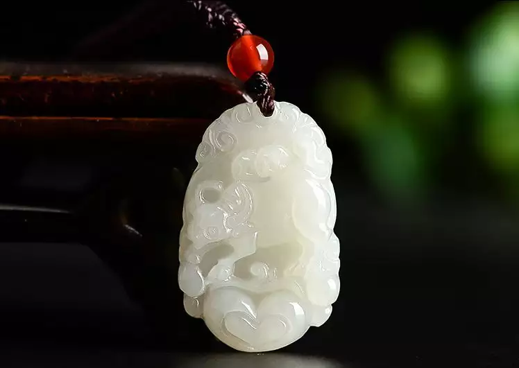 1、屬虎的為什麼不能戴玉:屬虎的人適合戴金還是戴玉