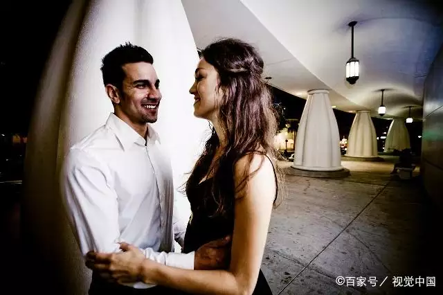 1、婚外很愛的兩個人:一個五十歲的男人，會真心愛一個比他小十幾歲的婚外女人嗎？
