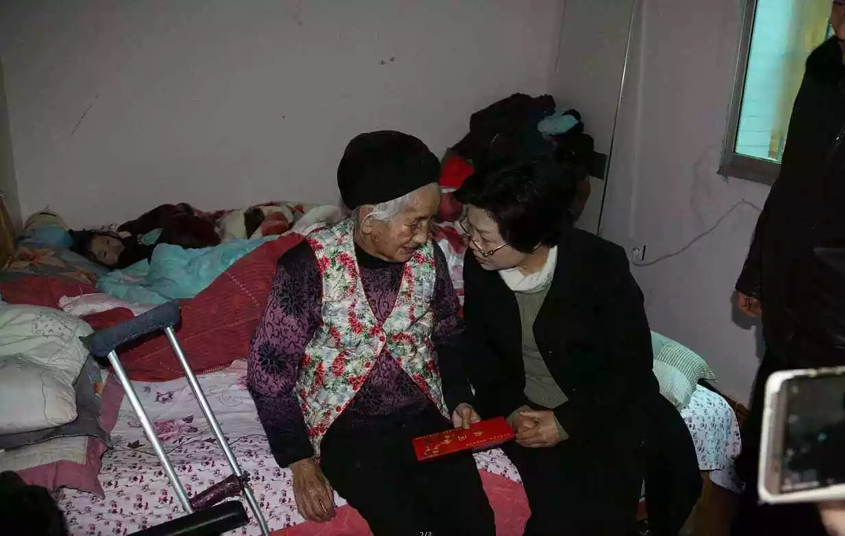 3、低保戶娶親配偶也可以辦低保嗎:配偶有社保我能申請低保嗎