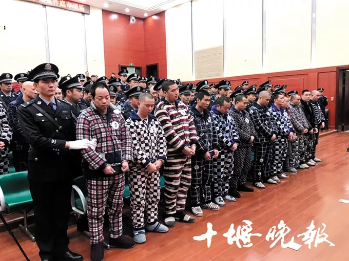 2、閆京和李寶敏誰厲害:閆京是什麼人