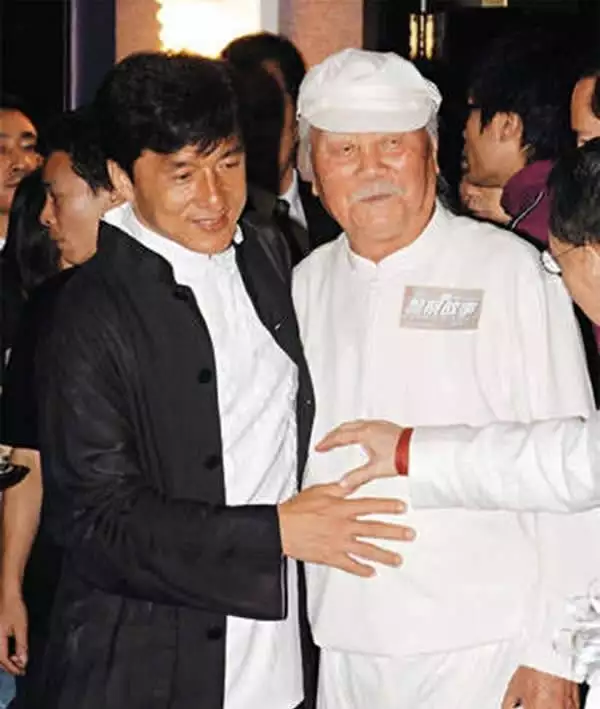 5、古惑仔里有一部是不知是東星還是搞了背叛做了大哥，被浩南和山雞在葬禮上打的