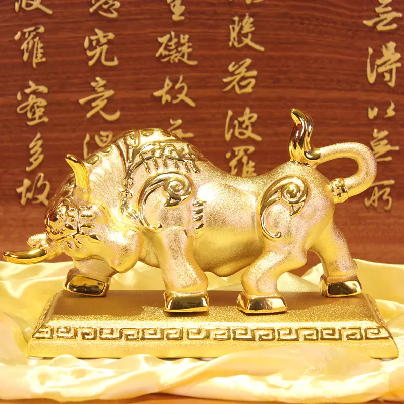 年招財金牛圖片：小金牛圖片周生生純金