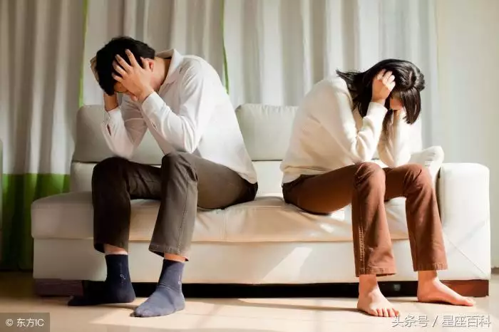 1、一個男人為了小三和妻子離婚:一個男人為了小三和老婆離婚了，這代表什麼呢？