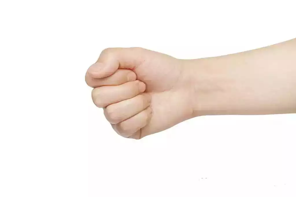 寶寶剛出生應該雙手握拳的吧，可是我的寶寶卻是張開雙手的，為什麼