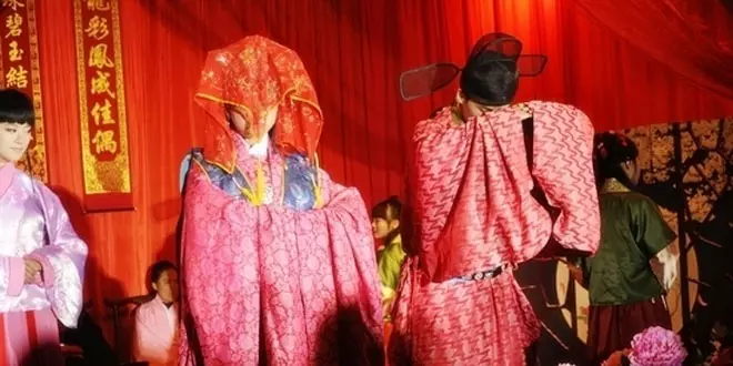 2、女大男6歲婚配怎麼樣:女比男大六歲的說法