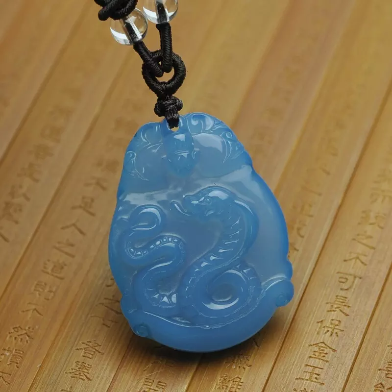 3、屬蛇人今年佩戴什麼好:屬鼠人和屬蛇人今年佩戴什麼