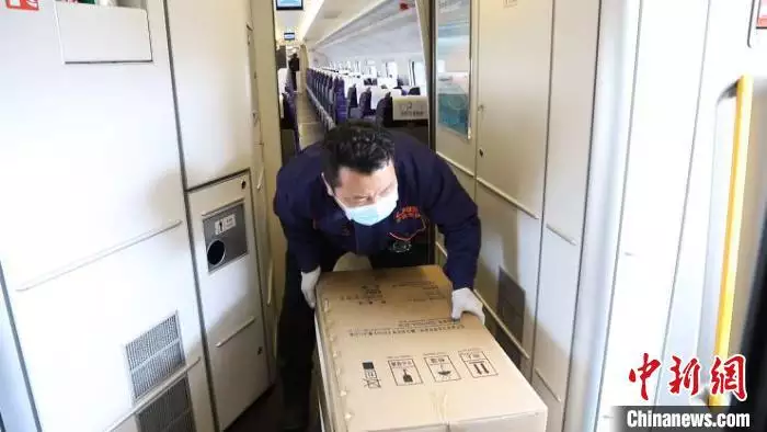 1、想從昆明運送重症病人回四川，請問有什麼好的方法？可以坐高鐵嗎？
