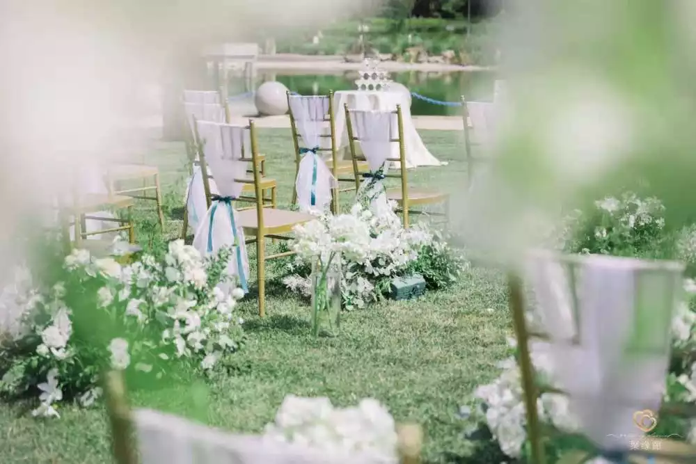 3、我一朋友昨天結婚了，是結二婚，結果結婚當天下雨又是打雷的，這是什麼意思？
