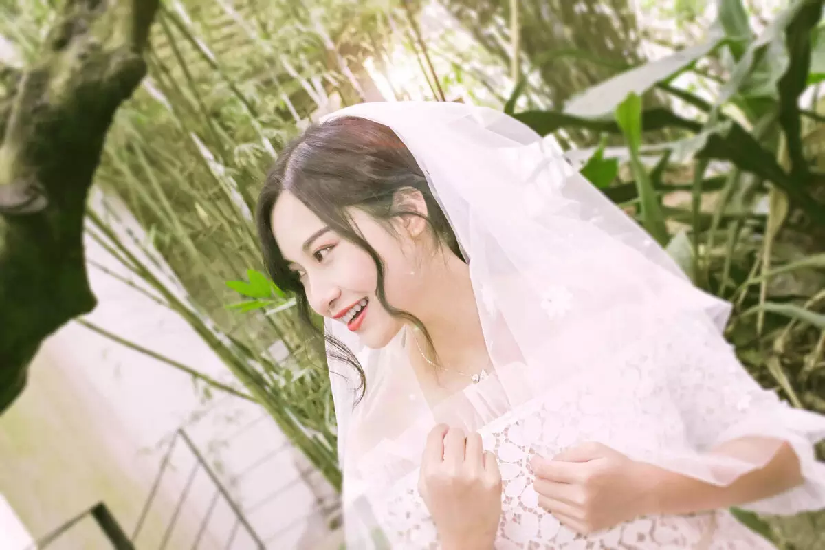 3、我喜歡婚紗但是不喜歡結婚配音:一個女人願意跟你拍婚紗照確不想領結婚證
