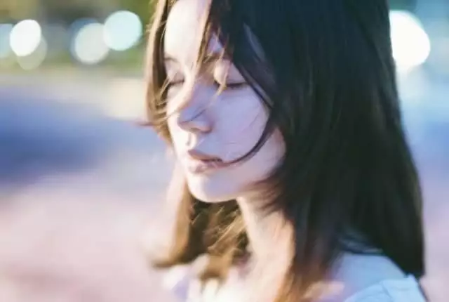 2、愛說謊的女人容易出軌:在男子眼裡總是說謊的女人是不是出軌的可能性大？