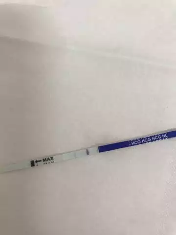 怎麼看驗孕棒結果一深一淺：月經推遲幾天，怎麼白帶拉絲了，而且拉絲一點點，第二...