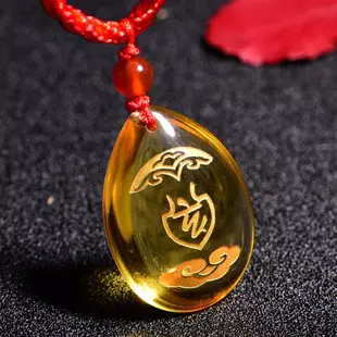 4、屬蛇人今年佩戴什麼好:請問一下屬蛇的人今年帶什麼飾物好？