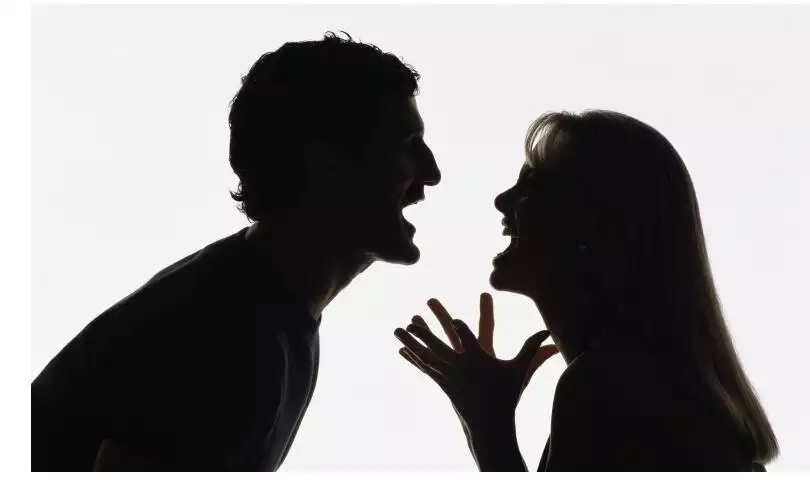 8、算命的說我有兩次婚姻，到底準不準，還說我二婚是天定的，信不信由你。