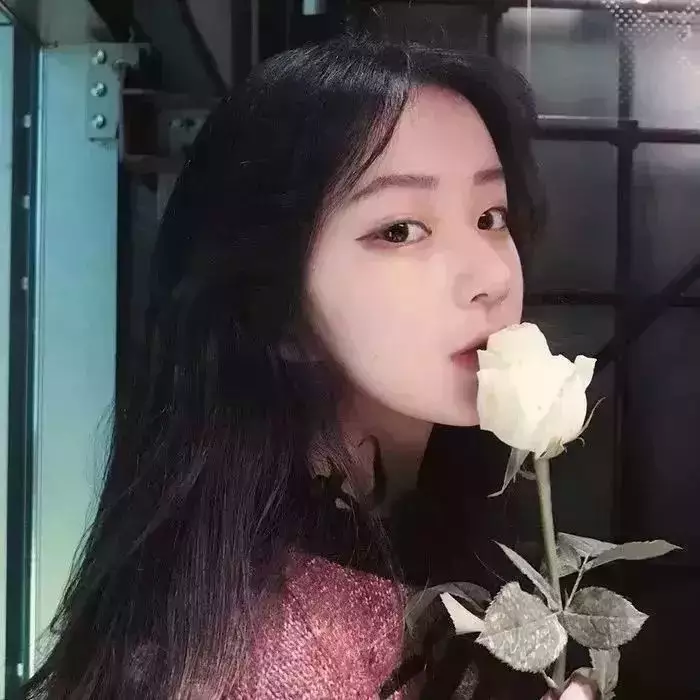 1、有品位的女人微信頭像:那些人品越好的女人，會用哪種圖片來做微信頭像呢？