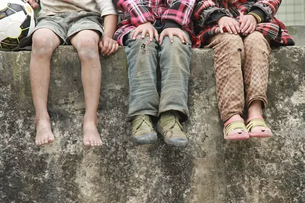 4、好幾個算命先生都說我老婆命里有三兒一女，現在已經生了兩個兒子。請問另外的一兒一女一定要生嗎?謝謝!