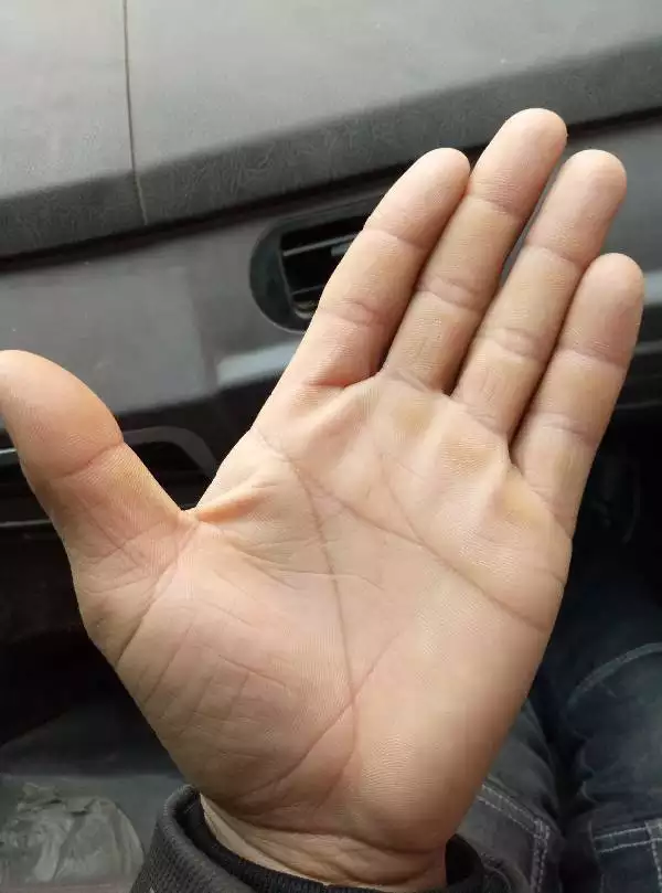 1、那些免費看手相然後讓掃碼加好友只限女生免費的是嗎有嗎該不該掃?