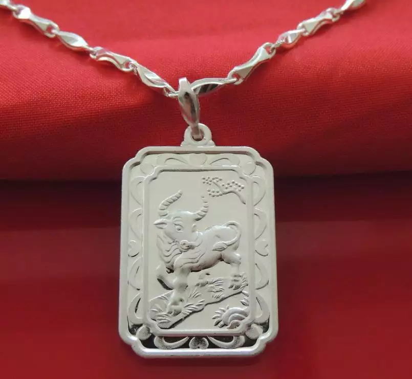 紅色屬相牛轉乾坤圖片：牛轉乾坤什麼意思是什麼？