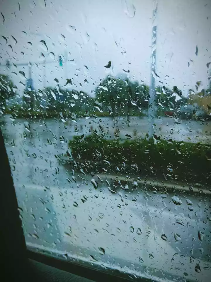 4、結婚當天下雨好還是下雪好:結婚當天下雨有什麼說法