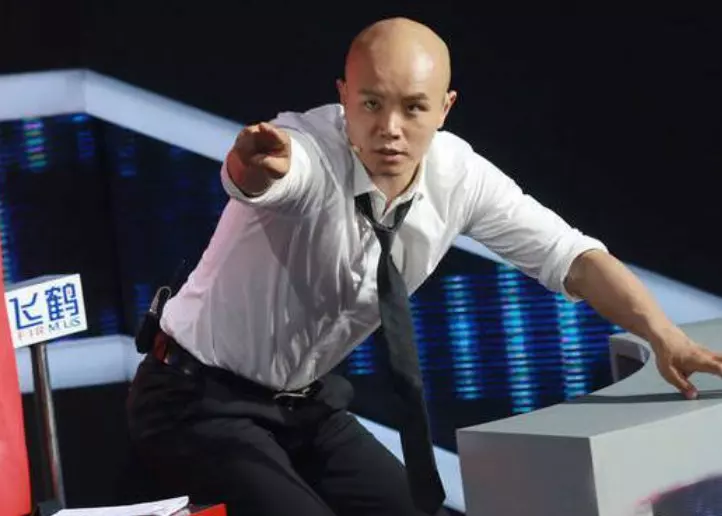 8、婚配節目的誰人禿頂叫什麼:CCTV2的一個禿頂叫什麼？它過什麼節目？