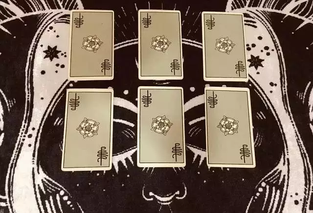 6、免費佔卜感情:有塔羅占卜感情的么，我主要想占卜一下我喜歡的人是否喜歡我，免費的