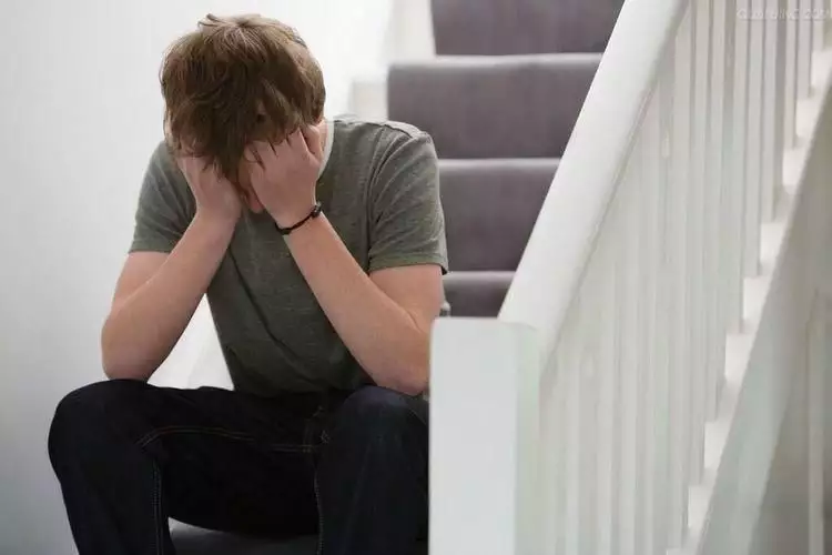 5、被情人老婆發現了我該怎麼辦:跟情人在一起，被他老婆發現了，情人選擇放棄我怎麼辦