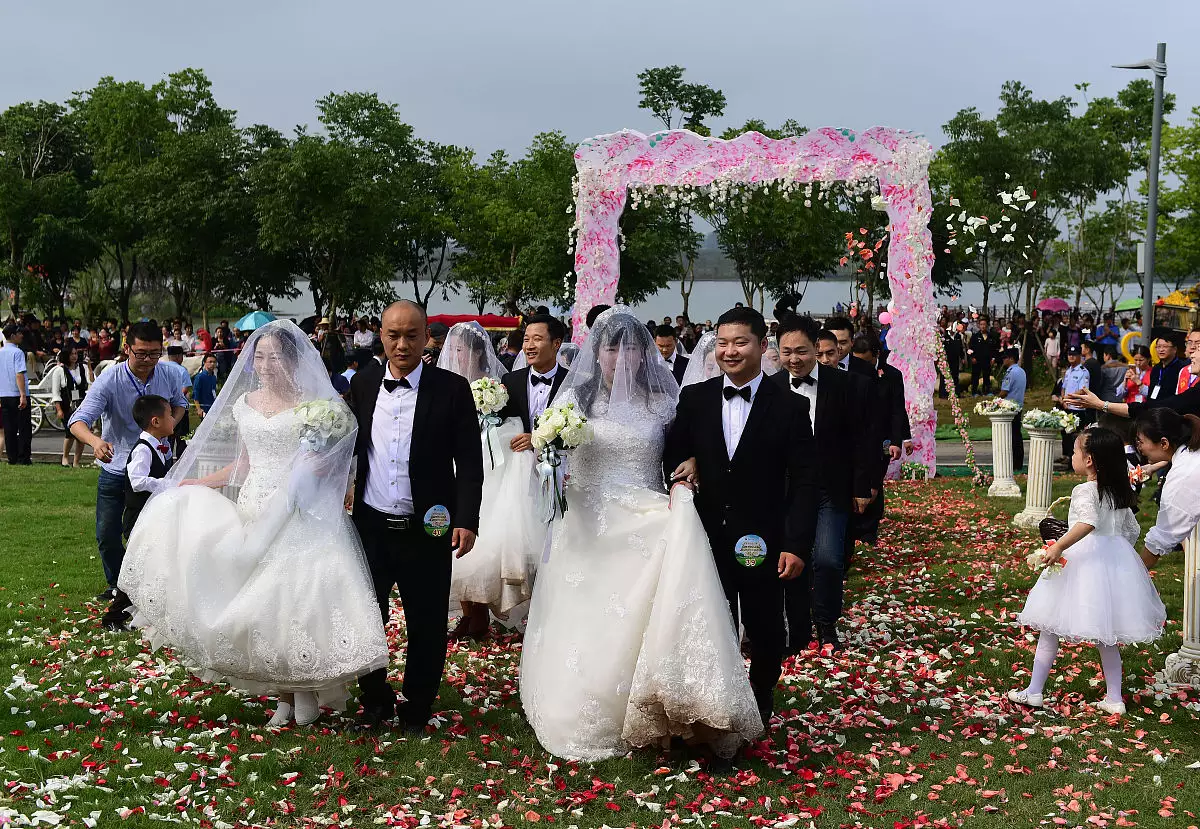 2、男女屬相婚配大全萬年曆表:你知道男女屬馬的屬相婚配表大全嗎？