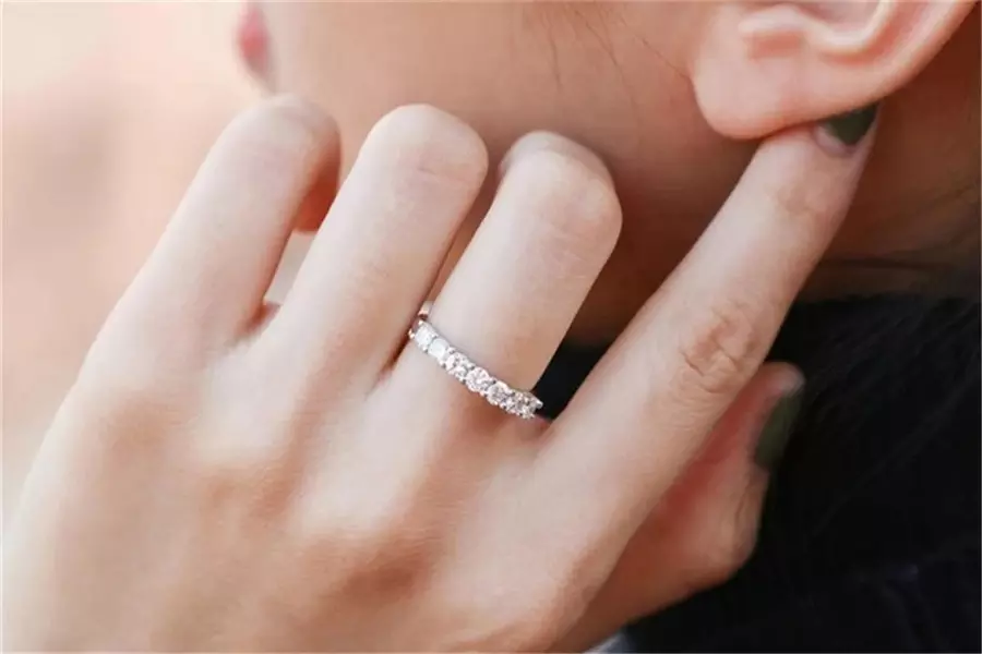 6、女的佩戴什麼可以增加運氣:女的帶什麼飾品轉好運