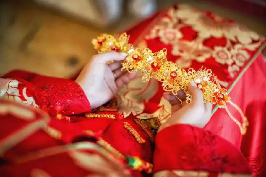 1、結婚？我看是那些想不開的人才會去，想開了的人一般都不會去對不？