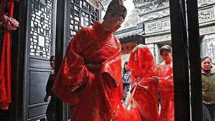 9、算命說的早婚指多少歲之前:什麼年紀算早婚