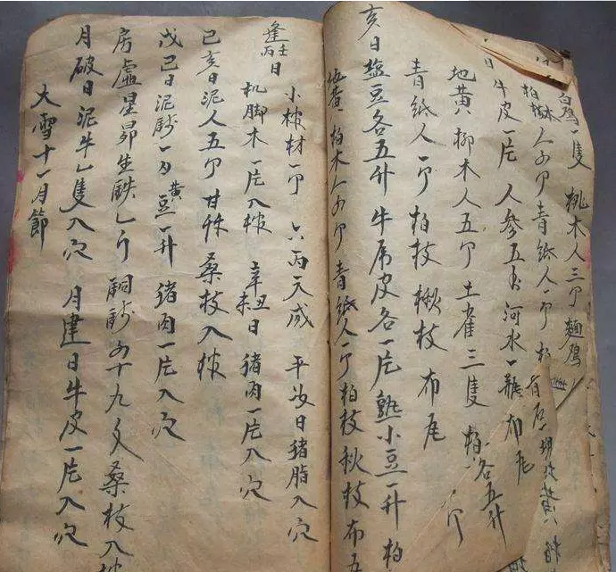乙酉月甲庚日和什麼屬相：年8月12日（農曆）月跟日的屬相分別是什麼?