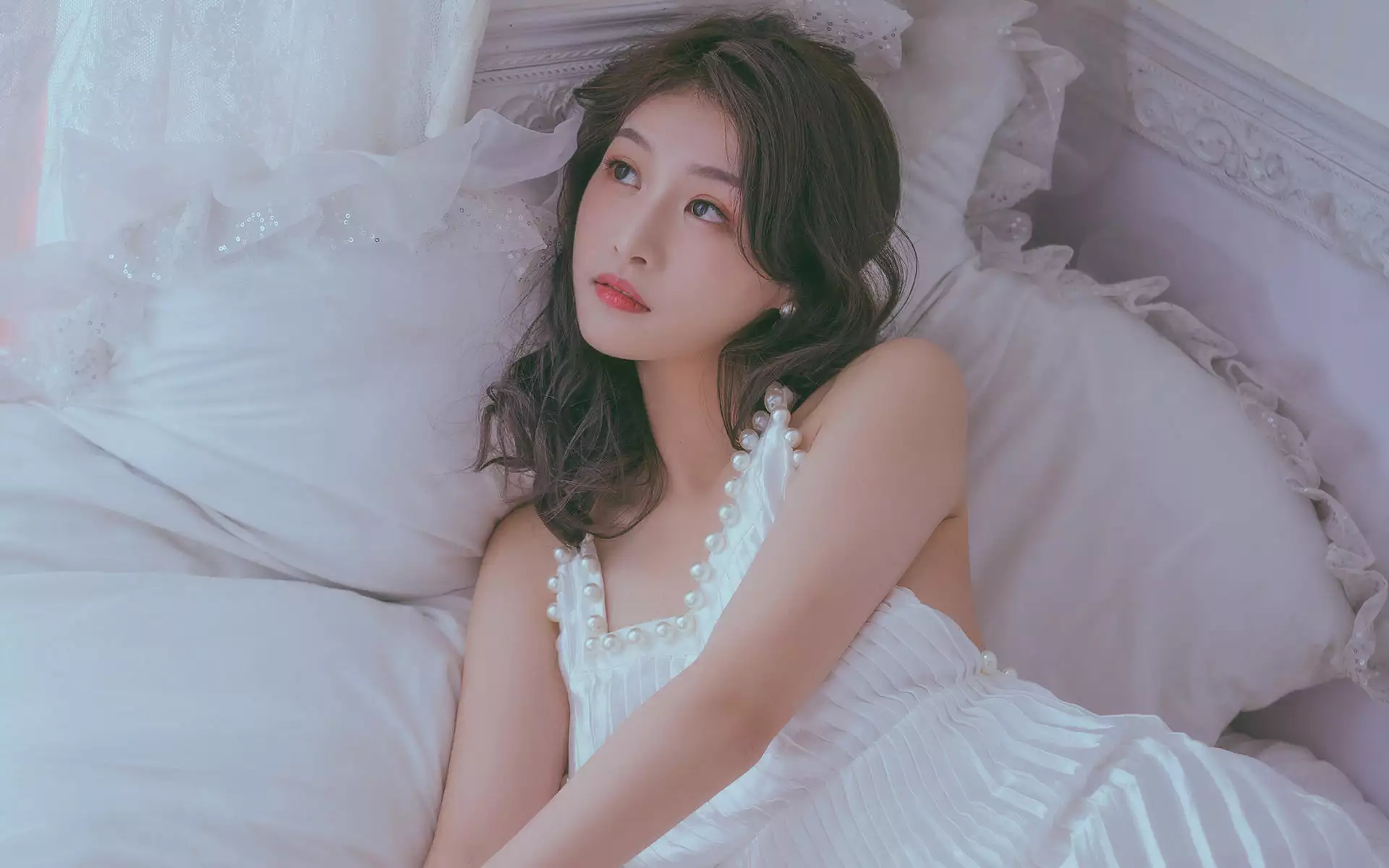 1、女命八字無官星，大運也沒有，算命的說會終生無婚，無婚姻的女人能有子嗣嗎？