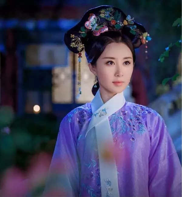 6、李易歡結婚配樂叫什麼名字:李易歡她的帶面紗的小師姐叫啥來着？