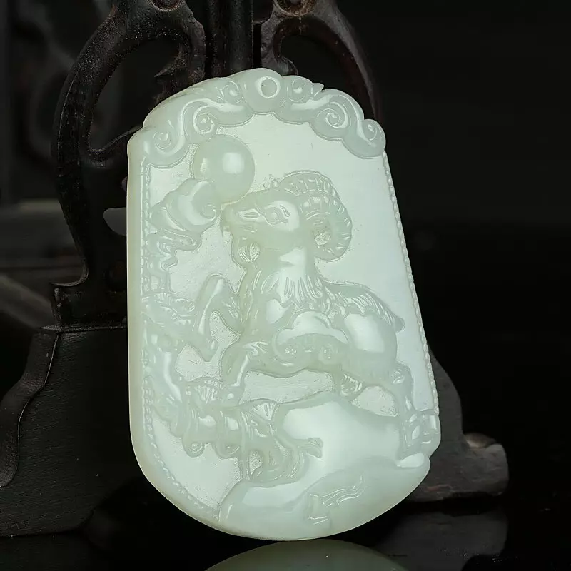 屬相羊帶什麼玉吊墜好：79年屬羊男戴本命好照樣戴有羊的玉墜好