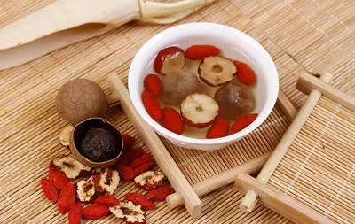 2、黃芪紅棗枸杞茶:每天喝黃芪紅棗枸杞茶，有副作用嗎