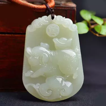 玉的屬相吊墜可以帶么：生肖雞可以帶玉器嗎