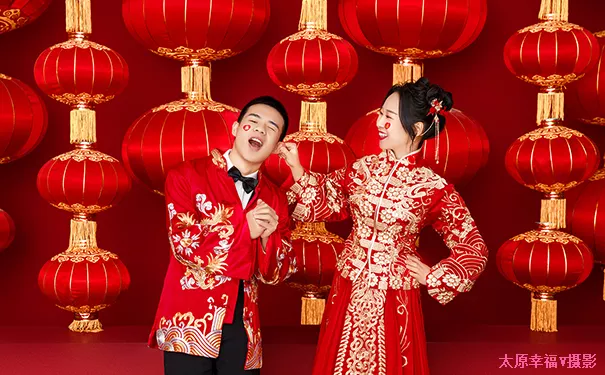 彩服丹冠似鳳凰什麼屬相：彩服丹冠似鳳凰猜一生肖