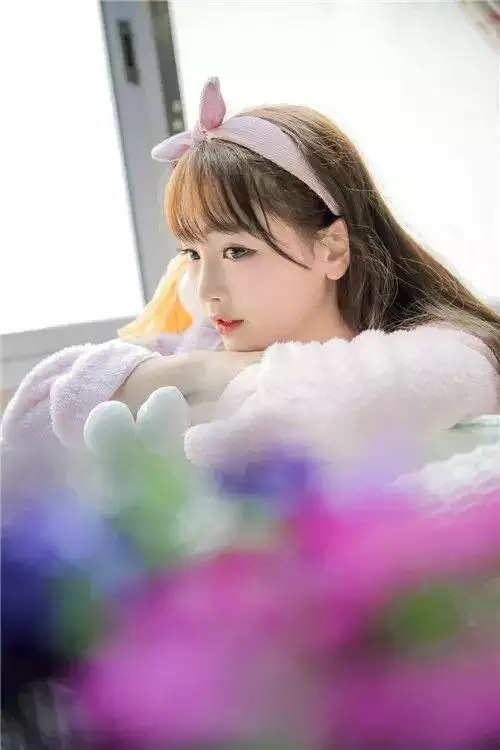 3、對摩羯女越冷她越愛你:我喜歡一個摩羯女。 她對我時熱時冷的