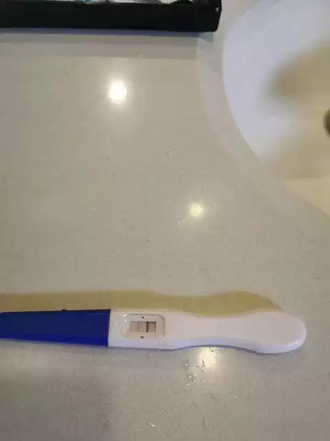 什麼情況下驗孕棒一深一淺：什麼情況下驗孕棒會出現兩條杠，一深一淺