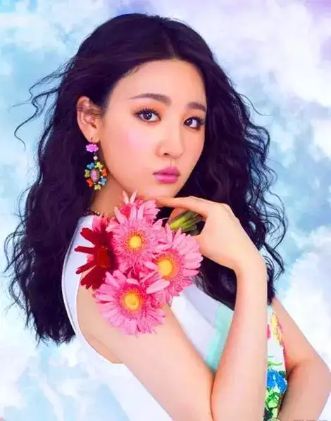 1、女命八字貴人太多命賤:偏財多的女命八字，們來看看，是否有不貞之嫌？