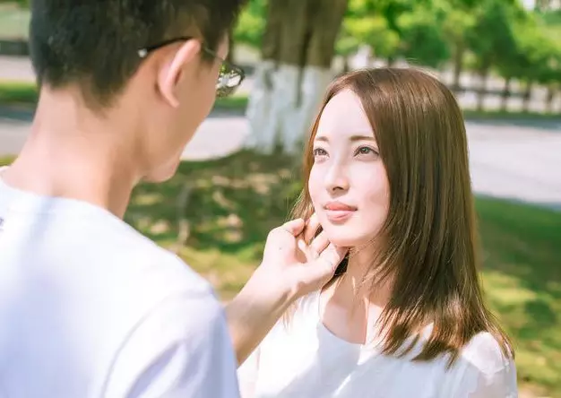 1、女人在外面有了男人的心理:女人出軌在外有男人了會有什麼不一樣