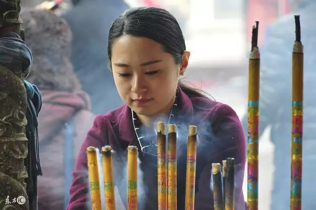 4、算命的說我錯過了姻緣:我32了,沒男朋友,算命的說我緣份錯過了,以後沒戲了