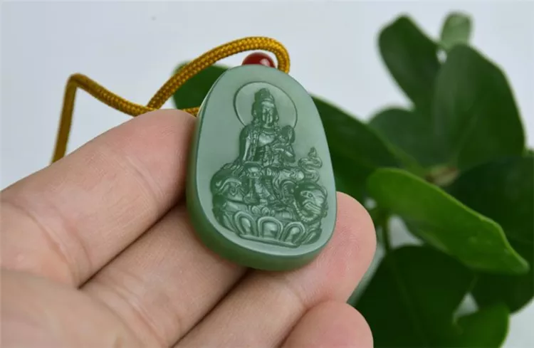 屬蛇的和什麼屬相守：我是屬蛇的，本命的十二生肖守該買哪尊像呢。