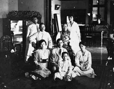 6、63年男和77年女婚配:叨教63年屬兔的與77年屬蛇的能婚配嗎？