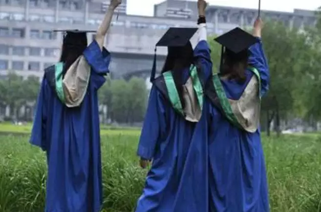 1、高顏值的女博士都嫁給了怎樣的男子？根據稀缺性來說最最少能嫁給億萬富翁吧？